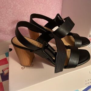Laura Conrad Black strap sz 9.5 sandal , heel approx 2 inches high memory foam